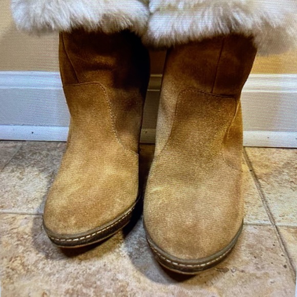Colin Stuart Tan Faux Fur Trimmed Suede Boots - Picture 3 of 7
